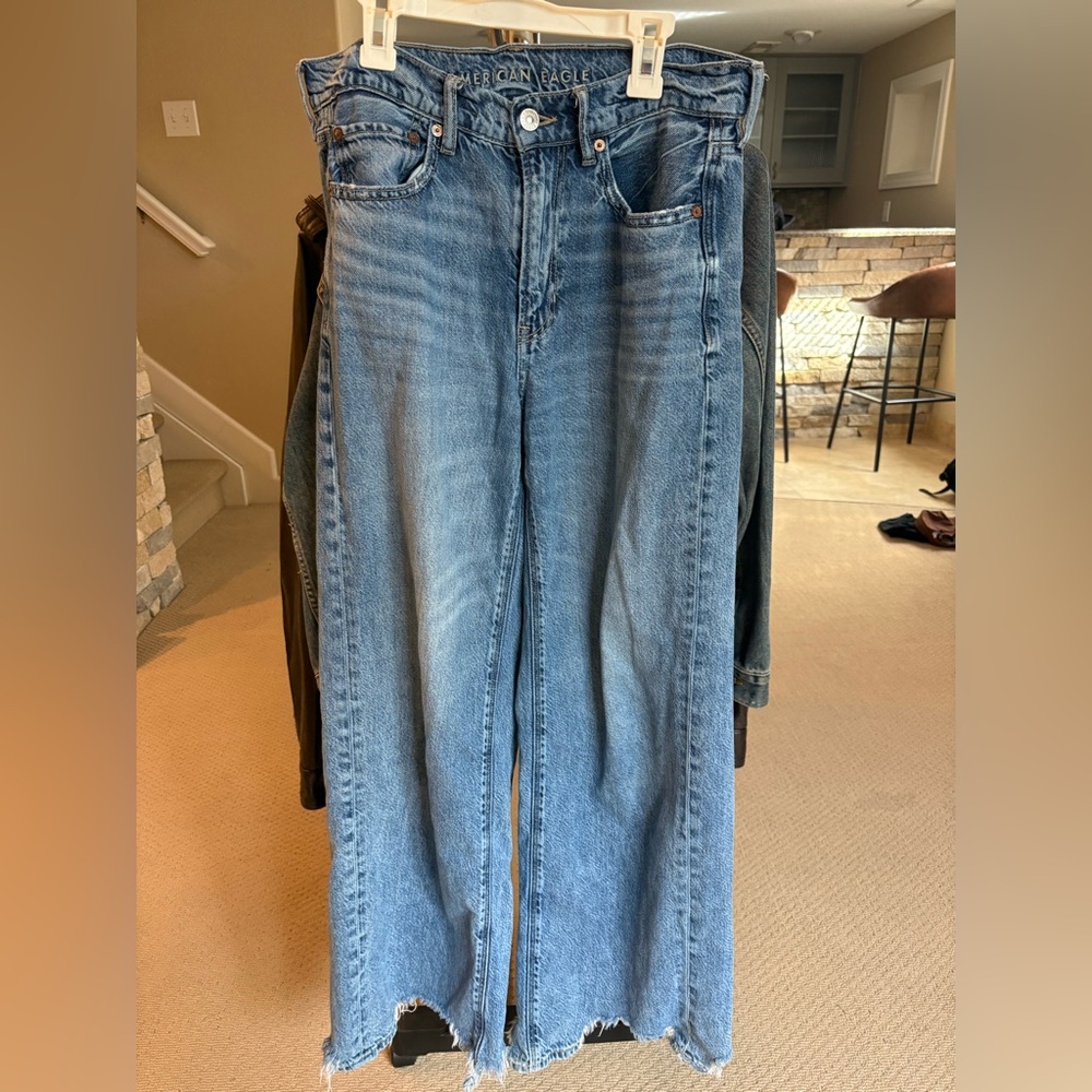 American Eagle Wide Leg Jeans - medium wash (size 6)